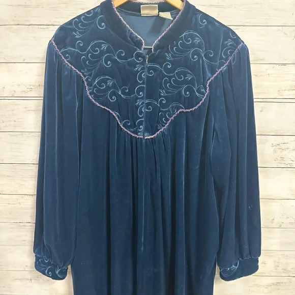 Vintage JCPenney Delicates Velour Elegant Long Gown/Robe - Picture 5 of 7